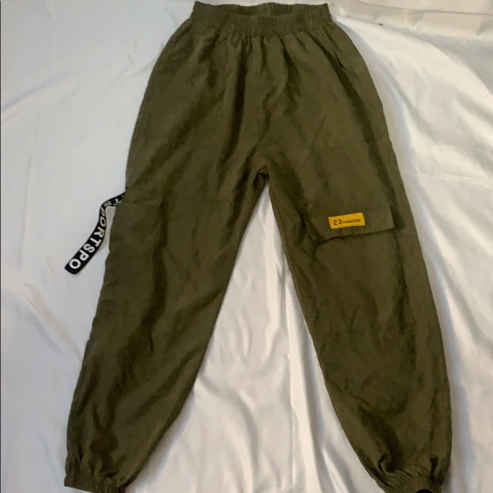 Green cargo pants, stretchy waist band